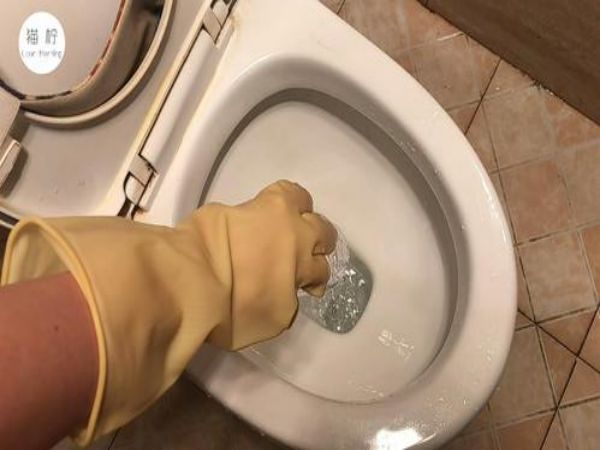 泪腺疏通导致斜视（泪腺疏通导致斜视怎么办）